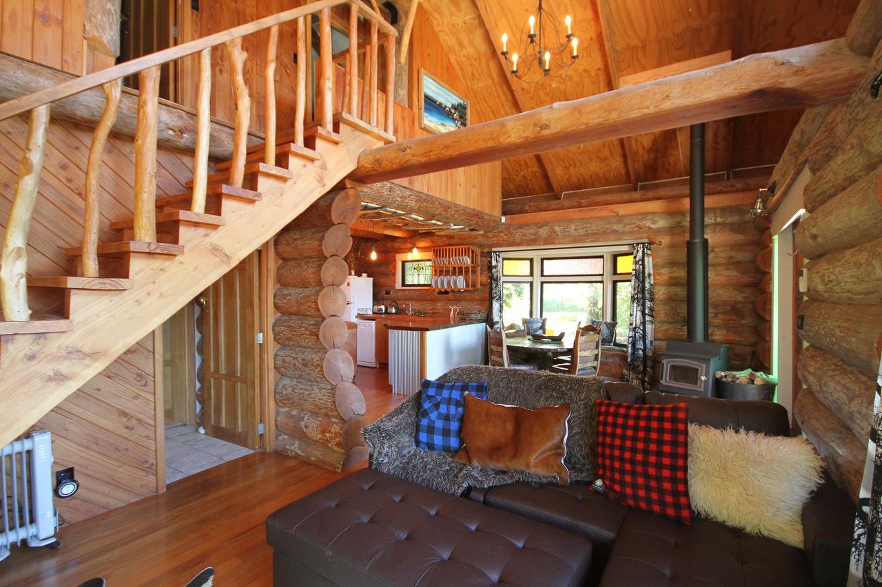 The Log Cabin & Packing Shed Villa Уаихи Екстериор снимка