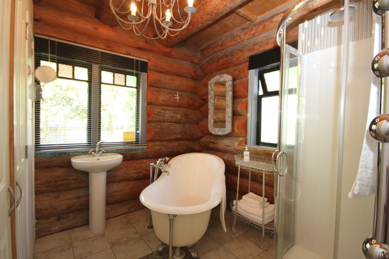 The Log Cabin & Packing Shed Villa Уаихи Екстериор снимка