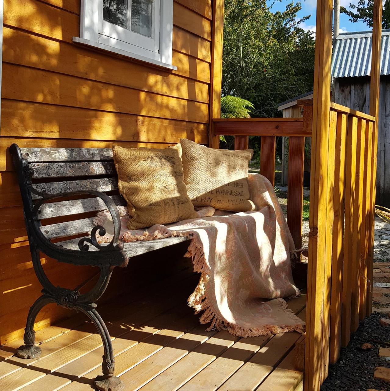 The Log Cabin & Packing Shed Villa Уаихи Екстериор снимка