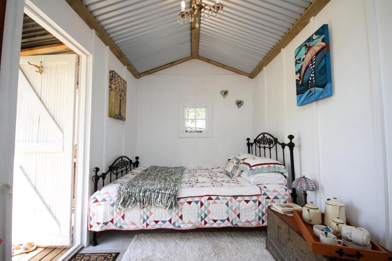 The Log Cabin & Packing Shed Villa Уаихи Екстериор снимка